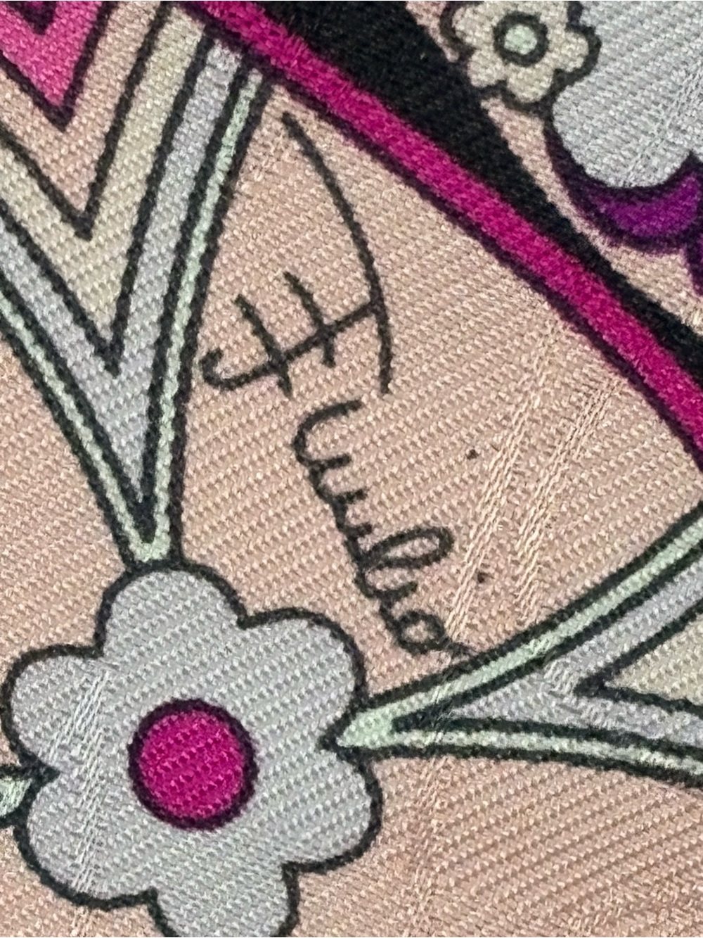 STUNNING RARE EMILIO PUCCI 100% JACQUARD SILK SCARF IN ICONIC PRINT 34”x34” - Picture 8 of 8